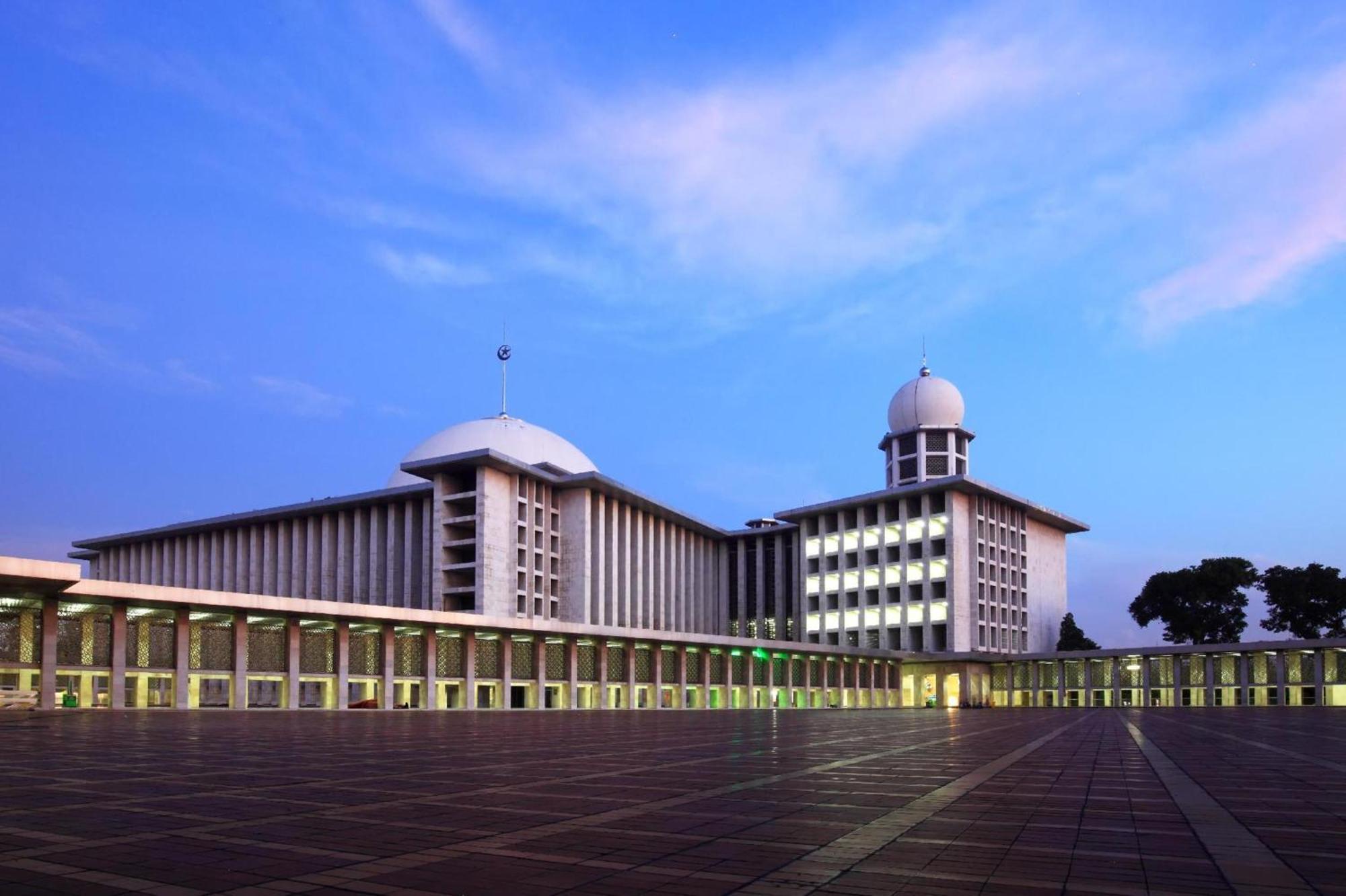 Super Oyo 91328 Fiducia Capsule Hotel Jakarta Exterior photo